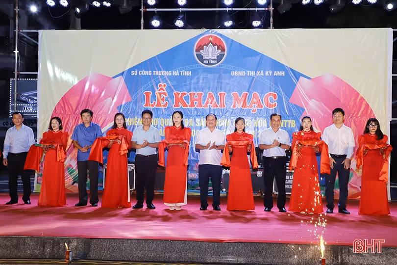 Phiên chợ quảng bá sản phẩm công nghiệp nông thôn tiêu biểu và sản phẩm OCOP Hà Tĩnh