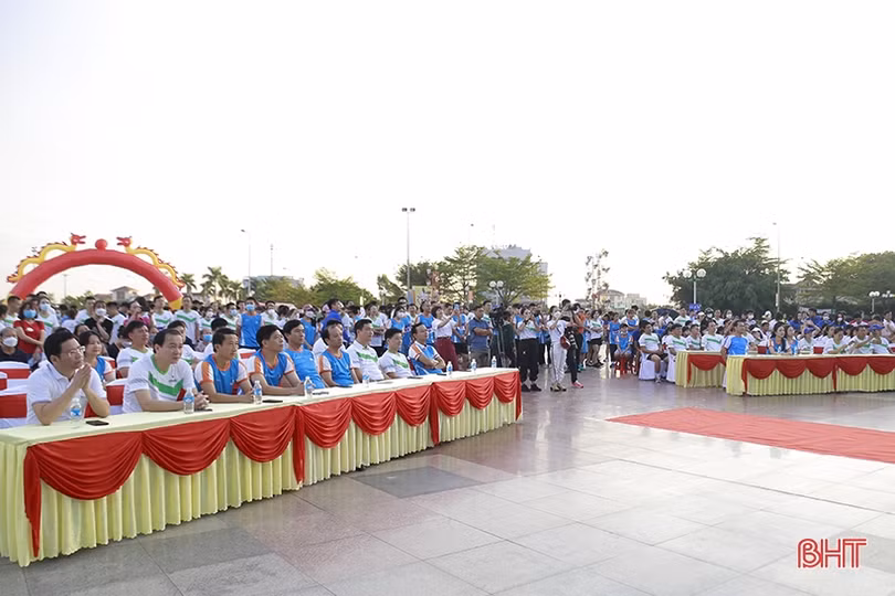 Gần 3.000 ĐVTN Hà Tĩnh tham gia chương trình Những bước chân vì cộng đồng”