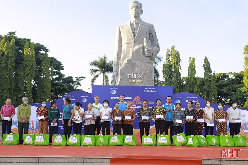 Gần 3.000 ĐVTN Hà Tĩnh tham gia chương trình Những bước chân vì cộng đồng”