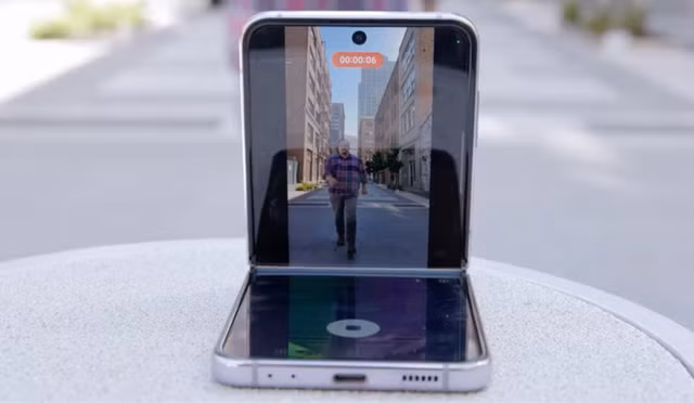 Các ông lớn công nghệ đang làm mới smartphone như thế nào?