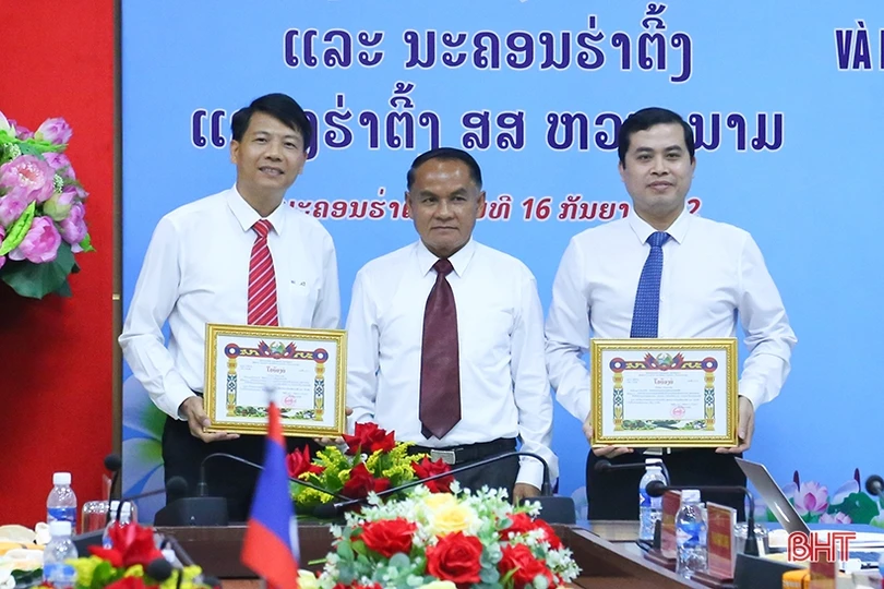 Tiếp tục vun đắp mối quan hệ hữu nghị giữa TP Hà Tĩnh và huyện Pạc Xăn