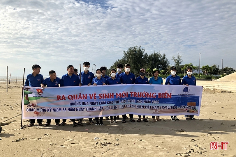 Tuổi trẻ Nghi Xuân ra quân làm sạch bờ biển, thu gom gần 5 tấn rác thải