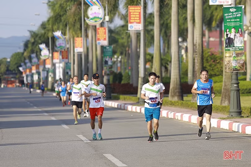 Gần 3.000 ĐVTN Hà Tĩnh tham gia chương trình Những bước chân vì cộng đồng”