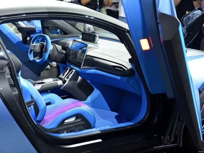 Ô tô điện Trung Quốc có công suất lớn hơn cả siêu xe Bugatti Veyron