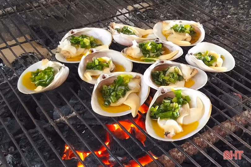 Chủ nhà hàng tại các khu du lịch biển Hà Tĩnh phấn khởi vì “thắng đậm”