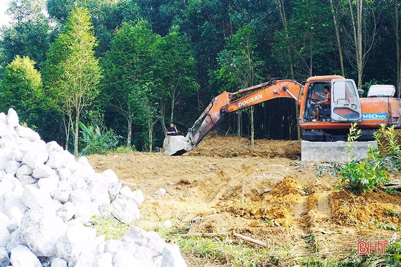 Hỗ trợ xây dựng nhà ở kiên cố cho 21 hộ nghèo ở Hương Khê