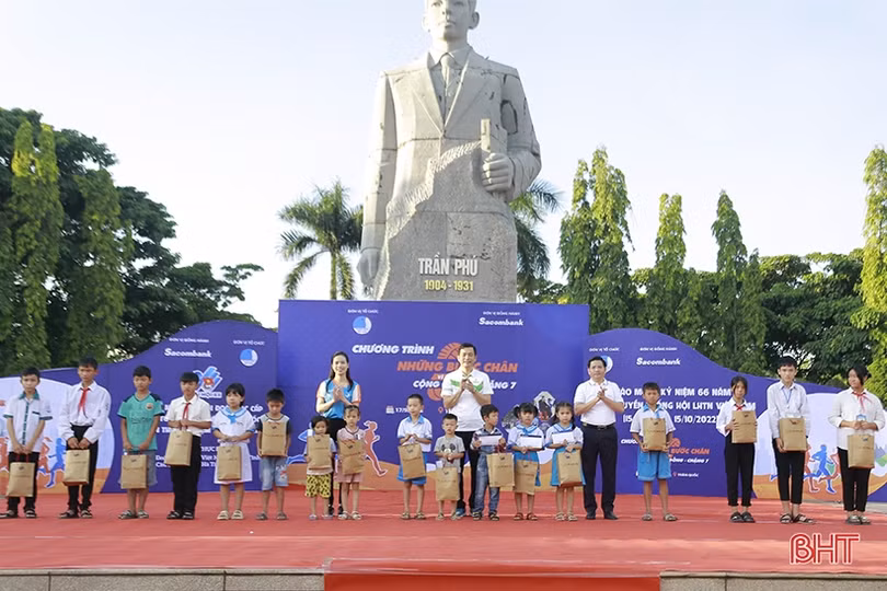 Gần 3.000 ĐVTN Hà Tĩnh tham gia chương trình Những bước chân vì cộng đồng”