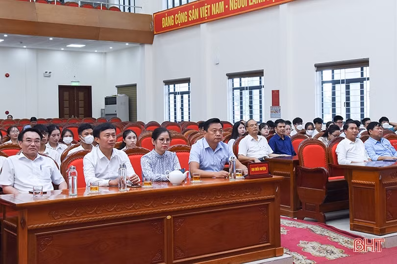 Huyện Kỳ Anh tuyên dương 37 học sinh đạt điểm cao kỳ thi tốt nghiệp THPT