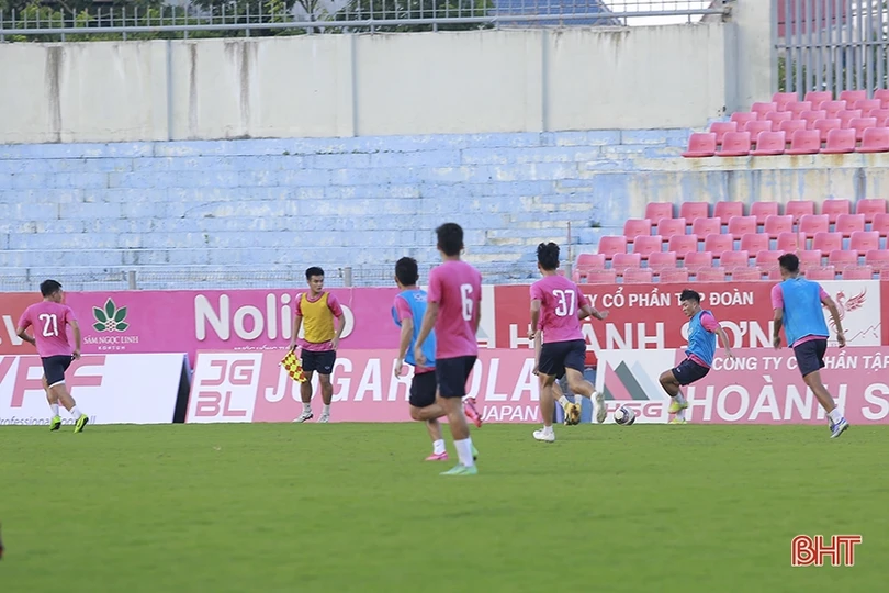 Hồng Lĩnh Hà Tĩnh quyết tâm giành chiến thắng trong “trận cầu 6 điểm” với CLB TP Hồ Chí Minh