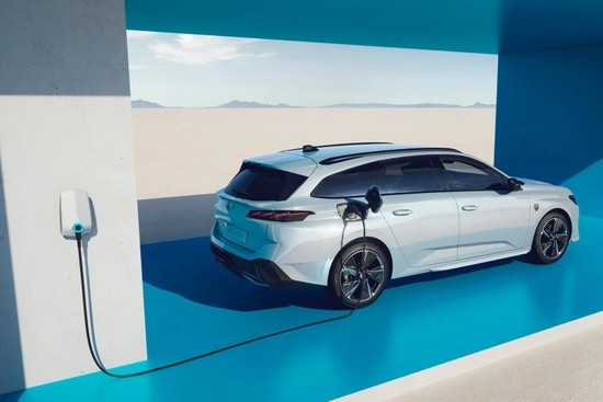 Peugeot 308 phiên bản chạy điện ra mắt, mạnh 156 mã lực