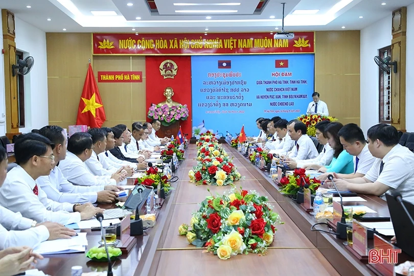 Tiếp tục vun đắp mối quan hệ hữu nghị giữa TP Hà Tĩnh và huyện Pạc Xăn