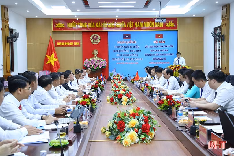 Tiếp tục vun đắp mối quan hệ hữu nghị giữa TP Hà Tĩnh và huyện Pạc Xăn