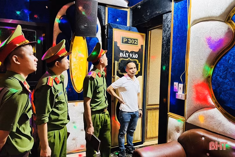 Cảnh sát PCCC Công an Hà Tĩnh kiểm tra hoạt động kinh doanh dịch vụ karaoke ở Đức Thọ