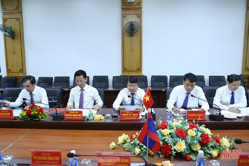 Tiếp tục vun đắp mối quan hệ hữu nghị giữa TP Hà Tĩnh và huyện Pạc Xăn