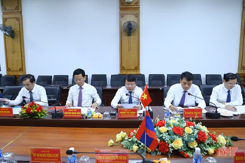 Tiếp tục vun đắp mối quan hệ hữu nghị giữa TP Hà Tĩnh và huyện Pạc Xăn