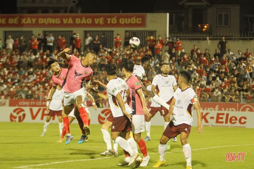 Phung phí nhiều cơ hội, Hồng Lĩnh Hà Tĩnh bị cầm hòa trên sân nhà