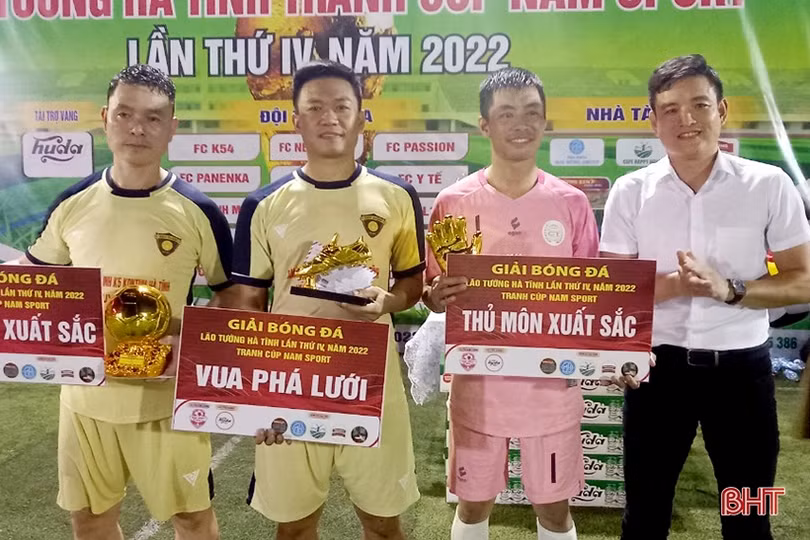 FC New Focus vô địch Giải Bóng đá lão tướng Hà Tĩnh tranh cúp Nam Sport