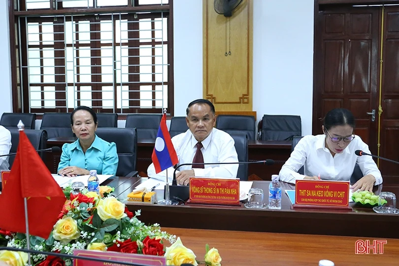 Tiếp tục vun đắp mối quan hệ hữu nghị giữa TP Hà Tĩnh và huyện Pạc Xăn