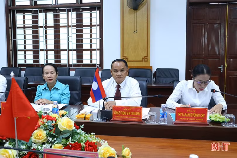 Tiếp tục vun đắp mối quan hệ hữu nghị giữa TP Hà Tĩnh và huyện Pạc Xăn