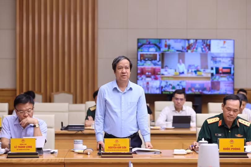 Thủ tướng yêu cầu thấm nhuần “bài học xương máu” về tiêm vaccine, sớm khắc phục bằng được tình trạng thiếu thuốc