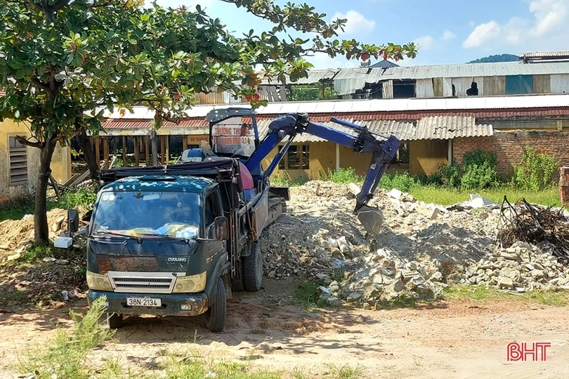 Khẩn trương xử lý điểm tập kết rác trái quy định sau phản ánh của Báo Hà Tĩnh