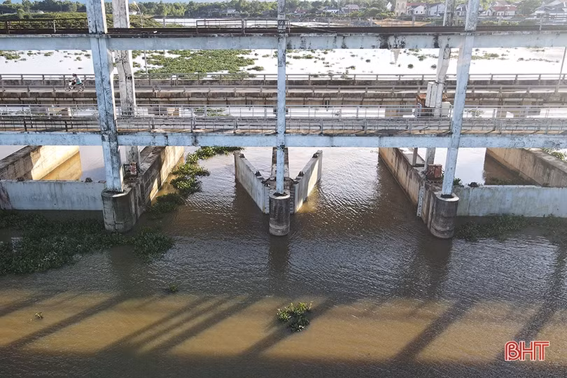 Nhiều hạng mục xuống cấp, bara Đò Điệm gặp khó trong vận hành tiêu thoát