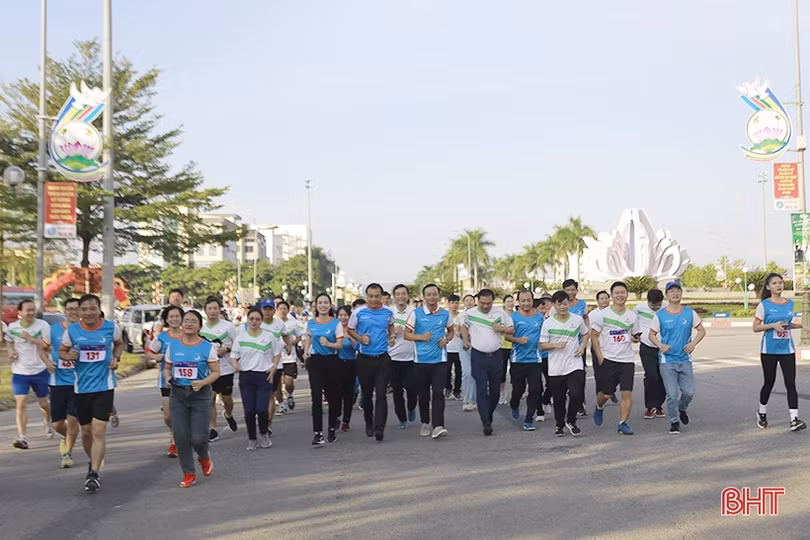 Gần 3.000 ĐVTN Hà Tĩnh tham gia chương trình Những bước chân vì cộng đồng”