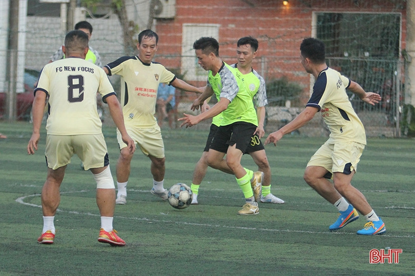 FC New Focus vô địch Giải Bóng đá lão tướng Hà Tĩnh tranh cúp Nam Sport
