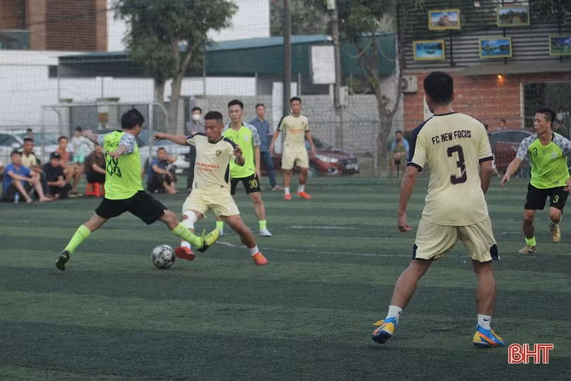 FC New Focus vô địch Giải Bóng đá lão tướng Hà Tĩnh tranh cúp Nam Sport