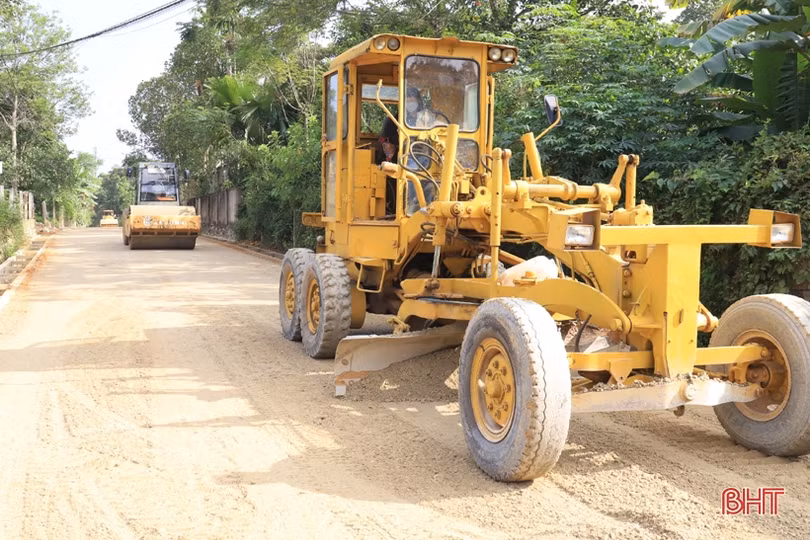Đẩy nhanh thi công tuyến đường 23 tỷ đồng ở xã phấn đấu đạt chuẩn NTM nâng cao