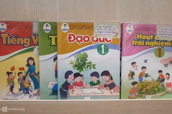 Đề xuất Bộ GD&ĐT định giá sách giáo khoa thay vì NXB tự quyết