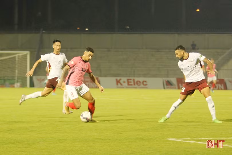 Phung phí nhiều cơ hội, Hồng Lĩnh Hà Tĩnh bị cầm hòa trên sân nhà