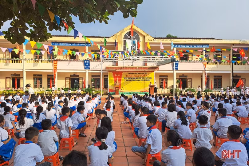 790 học sinh Hương Sơn được trang bị kiến thức ATGT, chống bạo lực học đường