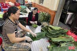 Hối hả ở làng bánh chưng Tết nổi tiếng Hà Tĩnh