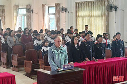 Xét xử lưu động 2 vụ án về tàng trữ pháo hoa nổ