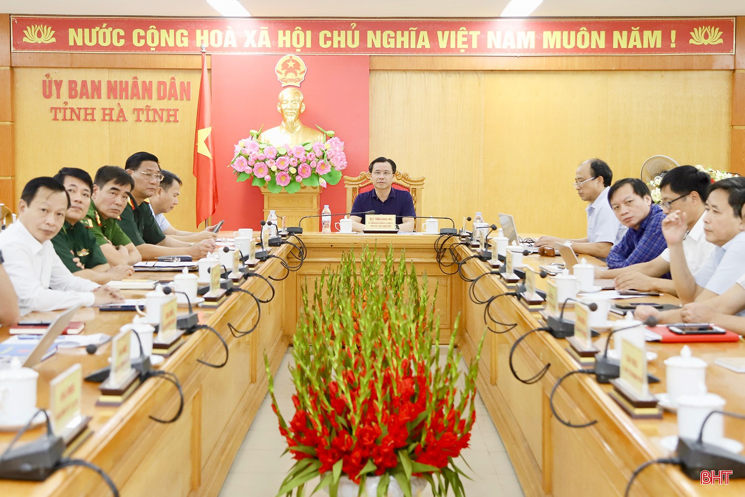 Giám đốc Sở Nông nghiệp và Môi trường Lê Ngọc Huấn điều hành điểm cầu Hà Tĩnh. bqbht_br_img-6578-copy-5099.jpg