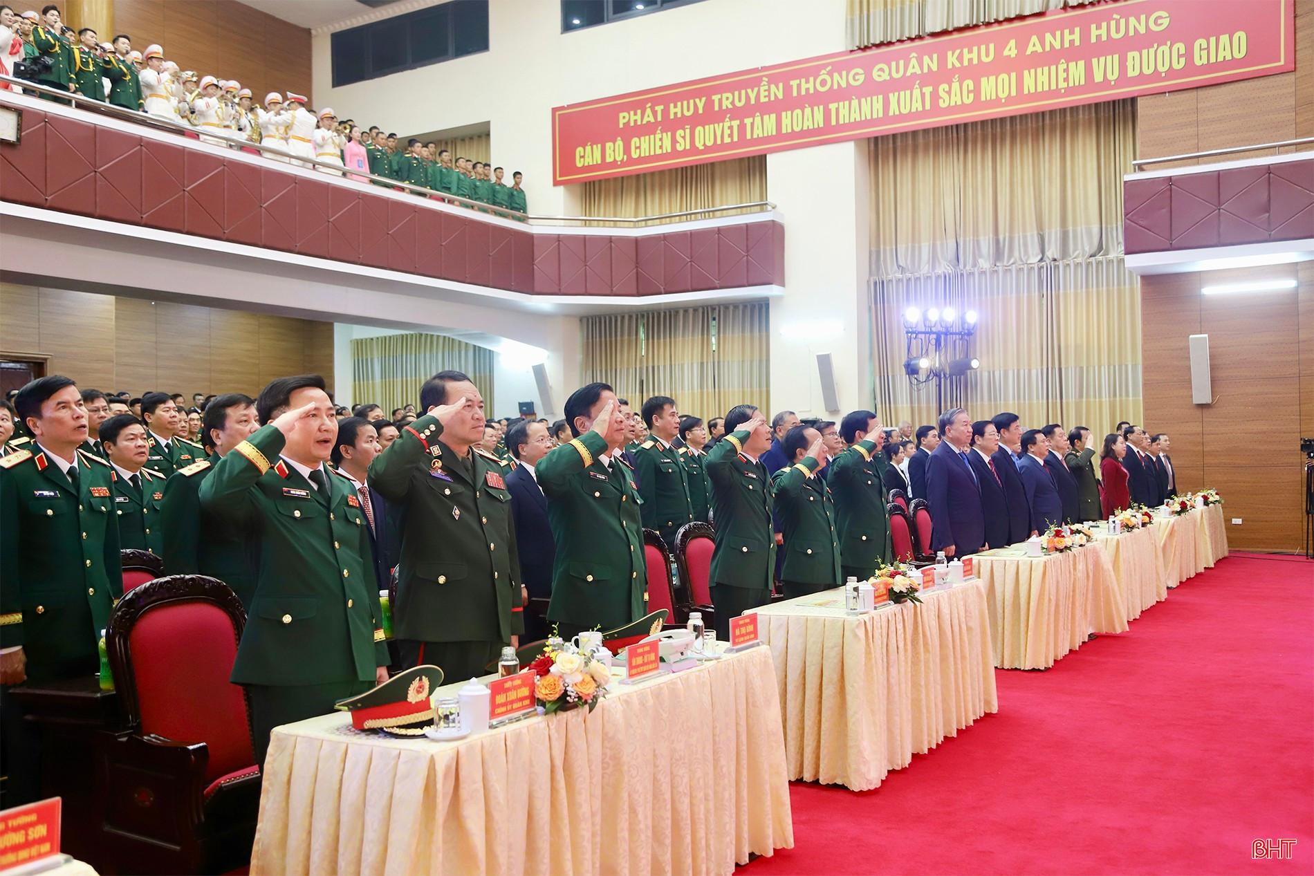 Tổng Bí thư Tô Lâm và các đồng chí lãnh đạo Đảng, Nhà nước, các đại biểu thực hiện nghi lễ chào cờ. bqbht_br_img-5801-copy.jpg