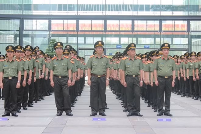 toan luc luong cand da su dung trang phuc xuan he cai tien