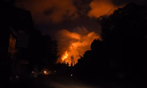 the gioi ngay qua tong thong phap thua nhan nguy co khung bo dip euro