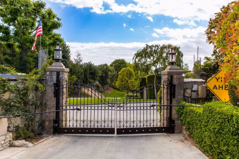 ong chu tap chi playboy chinh thuc ban dinh thu tho