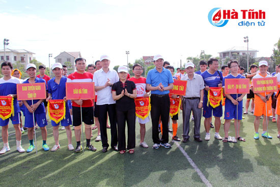 khai mac giai bong da cup hoi nha bao ha tinh lan thu 3