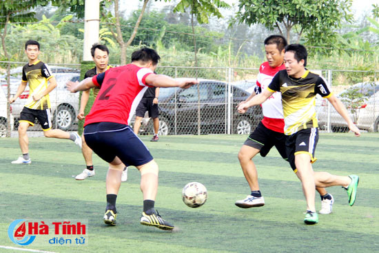 Khởi tranh Giải bóng đá Cúp Hội Nhà báo Hà Tĩnh
