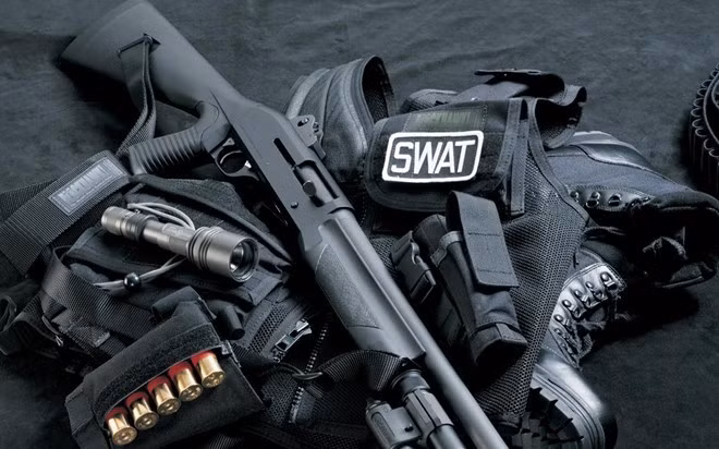 trang phuc va vu khi hien dai cua canh sat my