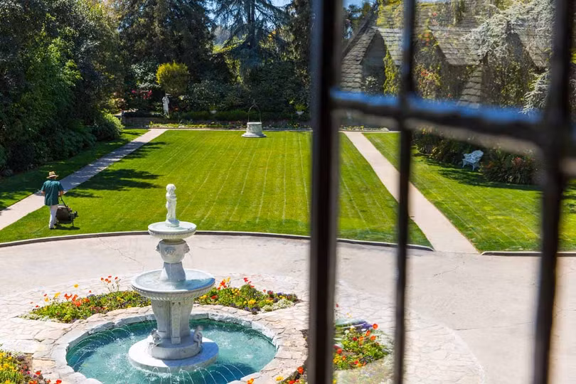 ong chu tap chi playboy chinh thuc ban dinh thu tho