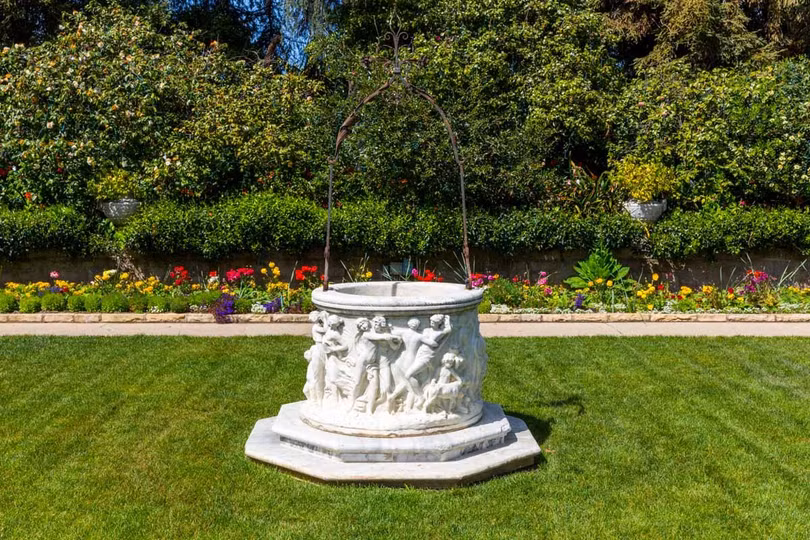 ong chu tap chi playboy chinh thuc ban dinh thu tho