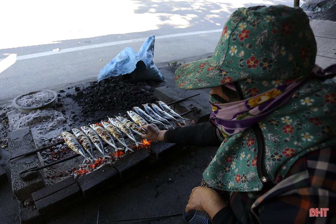 Miệt mài mưu sinh giữa trời nắng nóng ở Hà Tĩnh