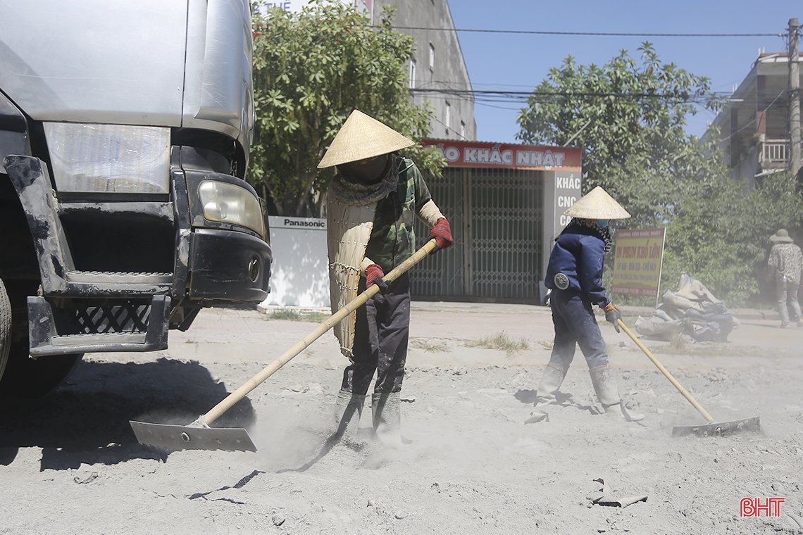 Miệt mài mưu sinh giữa trời nắng nóng ở Hà Tĩnh