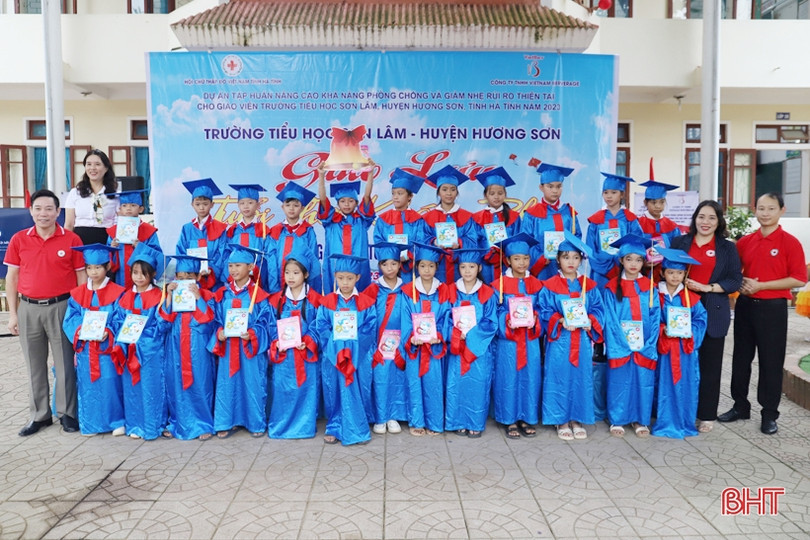 Học sinh Hương Sơn với trường học an toàn trước thiên tai