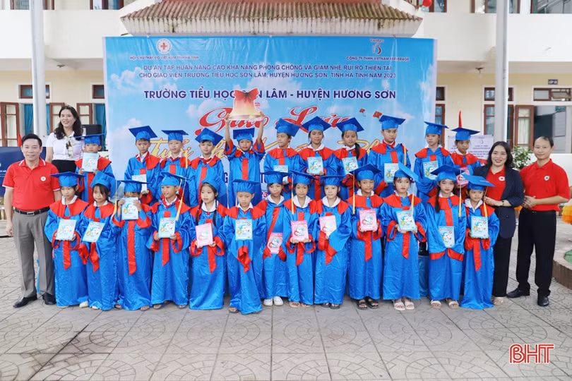 Học sinh Hương Sơn với trường học an toàn trước thiên tai