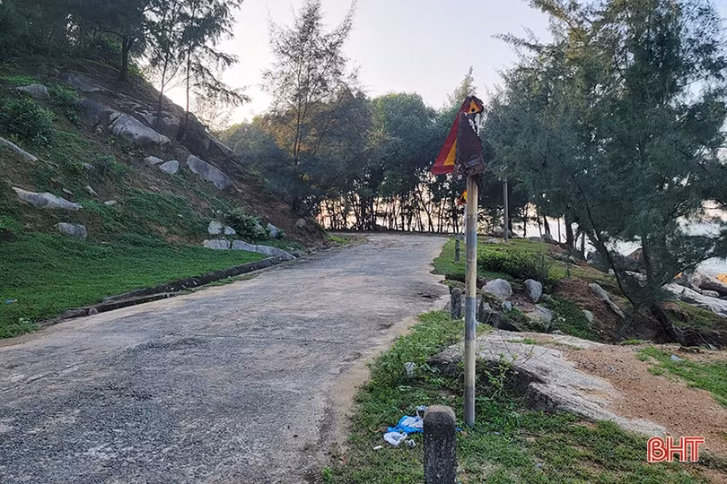 Cảnh giác sạt lở đất, đá khi qua tuyến đường quốc phòng ven biển Hà Tĩnh